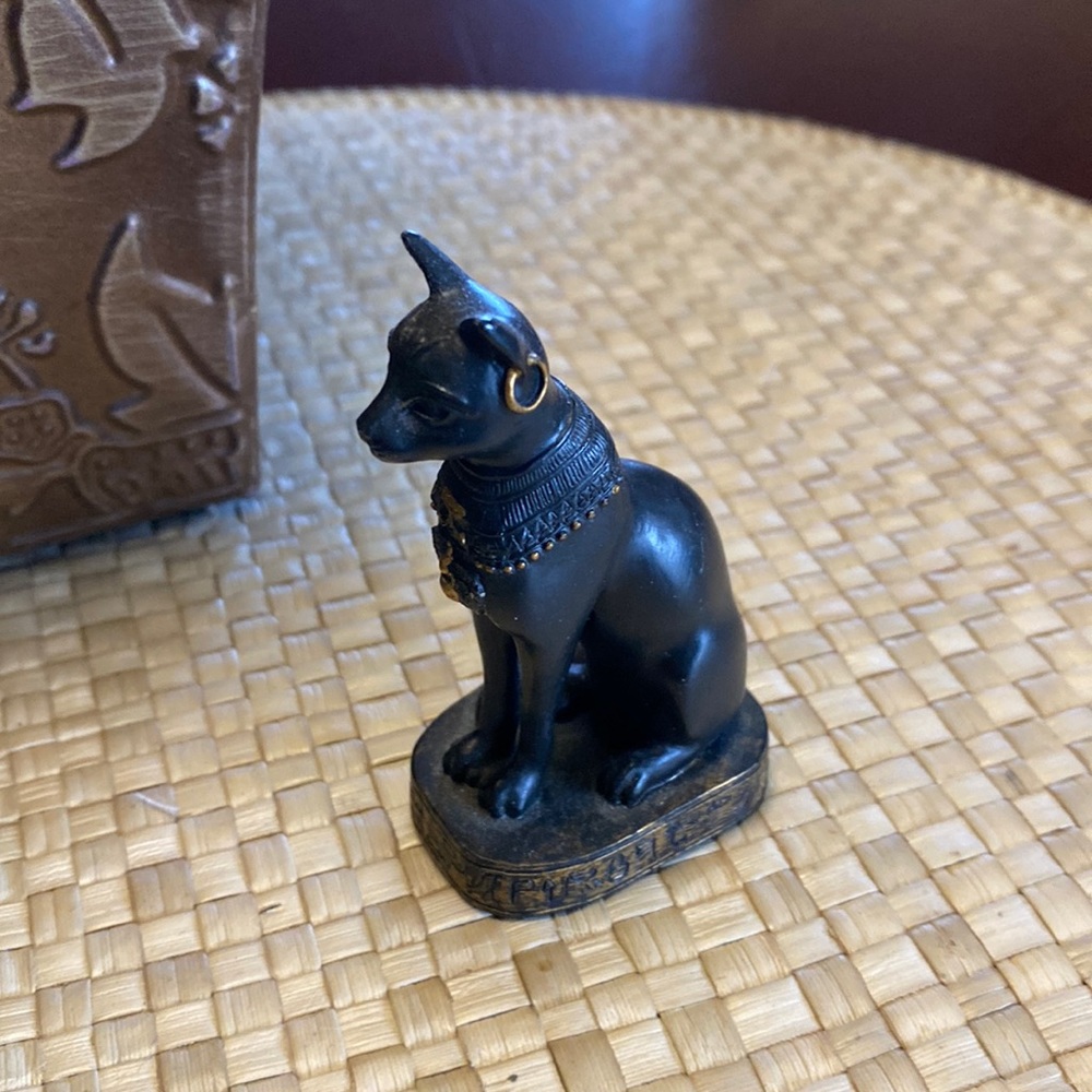 Eygyptian cat figurine 3”